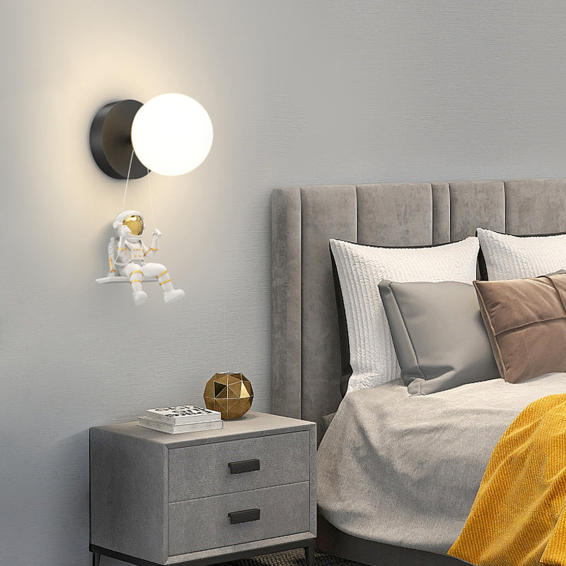 Astronaut Wall Light Nordic Style Creative Resin Light