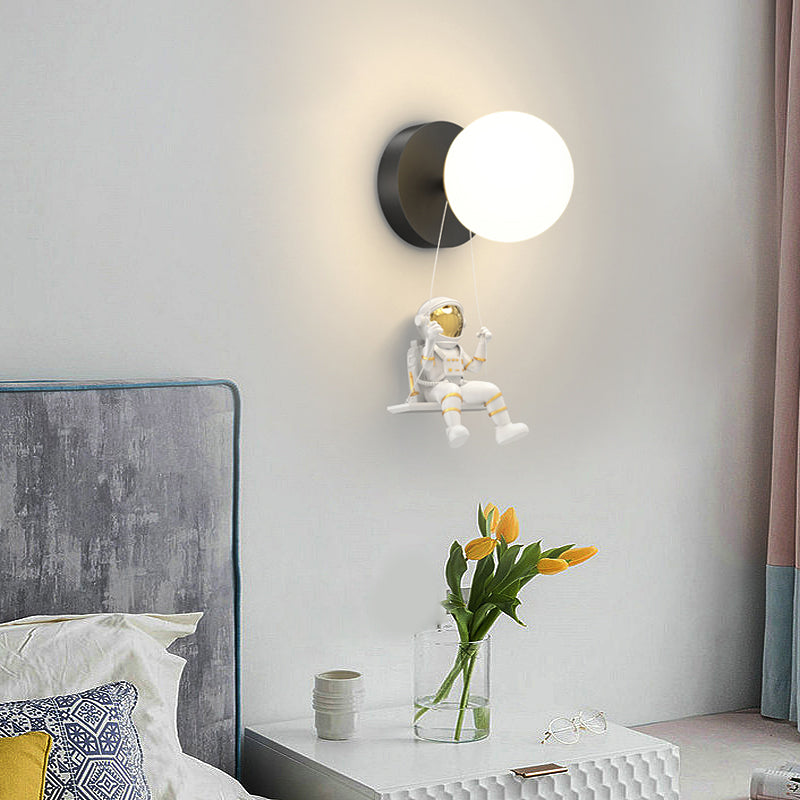 Astronaut Wall Light Nordic Style Creative Resin Light